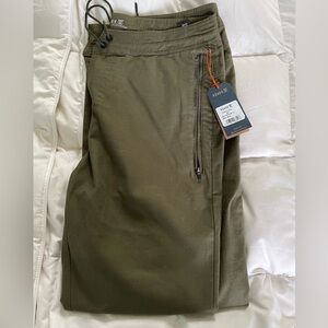 New with tags Roark Layover 2.0 mens pants in 32 olive green